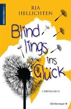 Ria Hellichten Blindlings ins Glück обложка книги