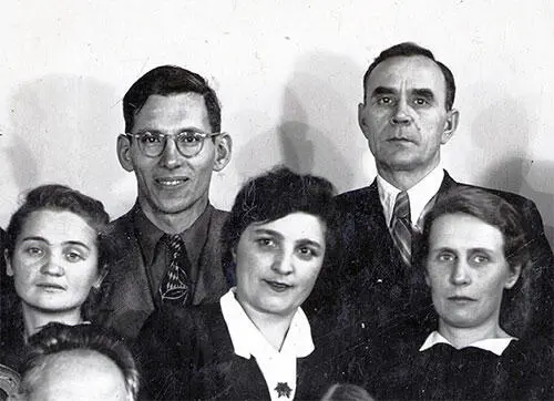 1129Ж А Коваль и П И Бояркин среди сотрудников кафедры ОХТ в конце 1950х - фото 28
