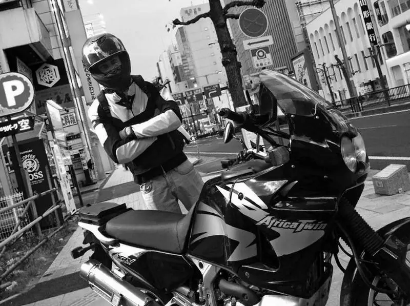 Honda XRV750 Africa Twin тяжелый спортивный мотоциклэндуро с Vобразным - фото 3