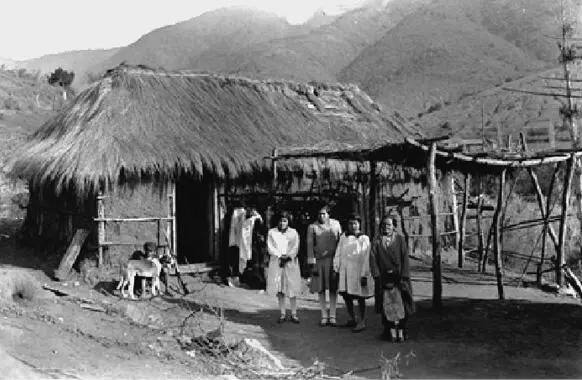 Retrato de familia junto a su rancho en Olmué Fuente memoria chilena Madre - фото 3