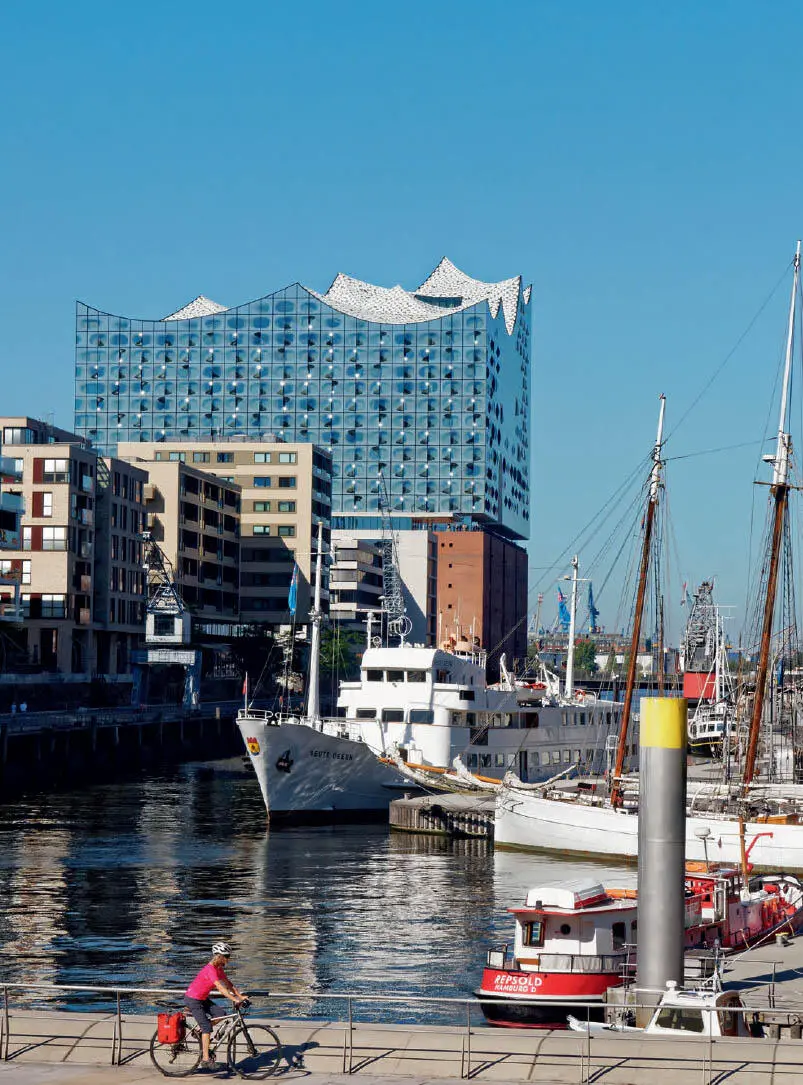 Blick von der Hafencity auf die Elbphilharmonie Mit 866 Millionen Euro - фото 18