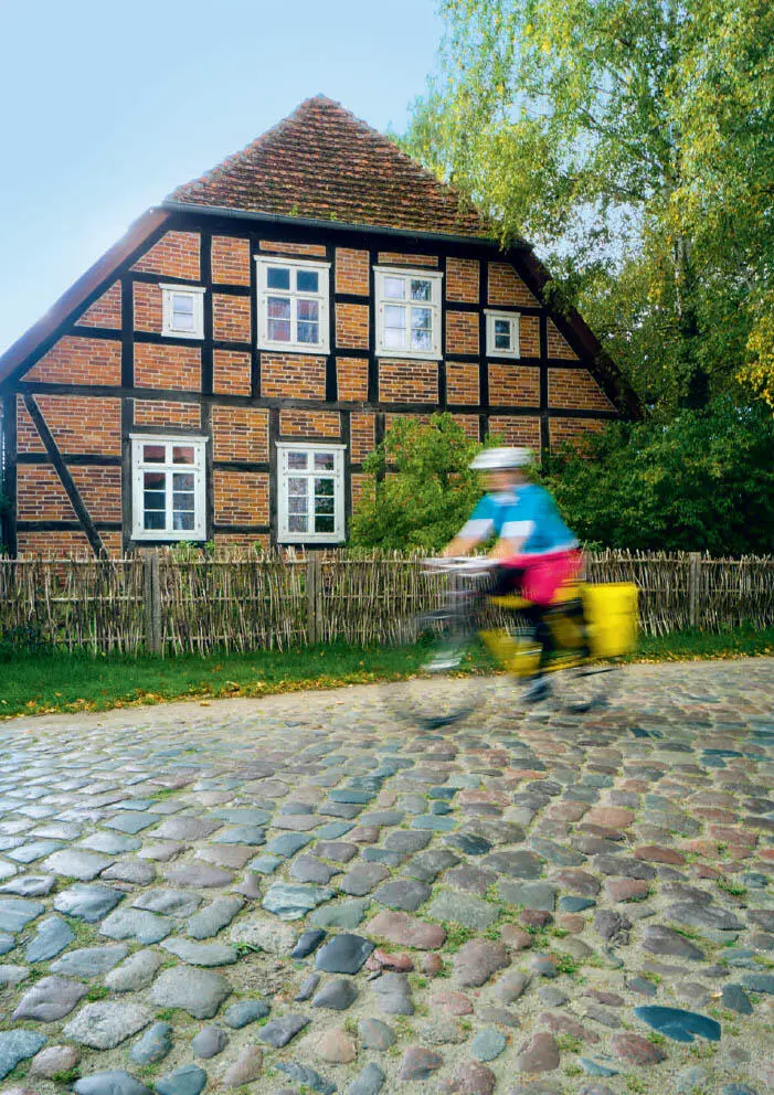 Zugepflastert Die Steinbeläge mancher Ortsdurchfahrten zwingen zu festem Griff - фото 39