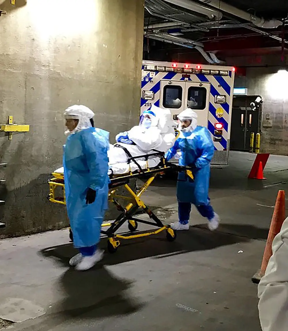Figure 232 Transport team arrives with a patient at the dedicated entrance of - фото 57