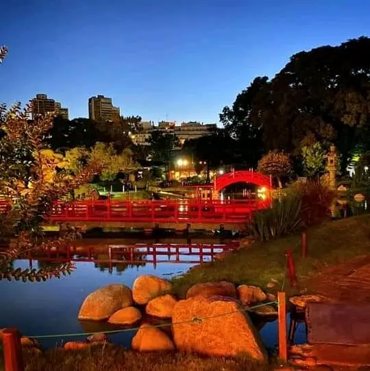 Vista nocturna y circuito nocturno del parque Gentileza Jardín Japonés FB - фото 8