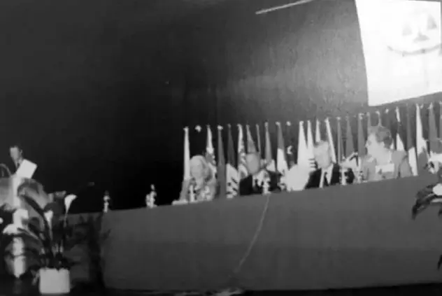 Quinta Conferencia Internacional año 2000 realizada en el Teatro San Martín - фото 11