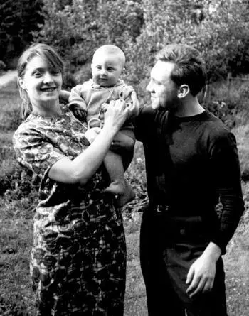 С Людмилой Абрамовой и сыном Аркадием Станция Отдых 1963 Фото Н Гузанова - фото 15