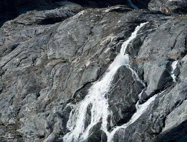 Gletscherbach kurz nach dem Austritt aus dem Gletscher Als eigentliche Quelle - фото 21