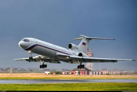 ТУ154 на взлёте Самолет полный людей прогрел двигатели вырулил с рулёжки - фото 5