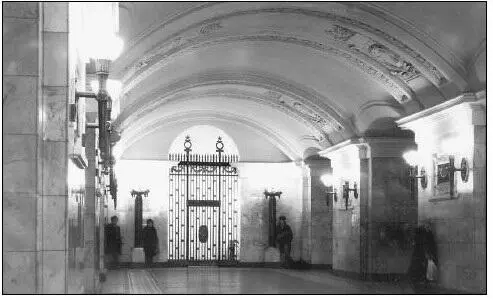 38 Л М Поляков Подземный вестибюль станции Калужская сейчас - фото 44