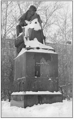 65 Н А Андреев Памятник Гоголю 1909 ФА 1979 В 1952 г этот памятник - фото 75