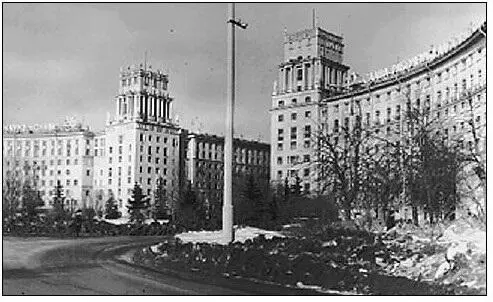 81 82 Е А Левинсон И И Фомин Жилые дома на Калужской заставе 1949 - фото 93