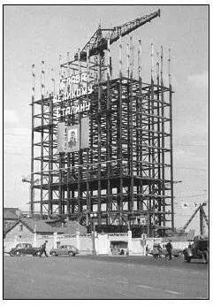 124 Строящееся здание гостиницы Ленинградская архитектора Л Полякова - фото 135