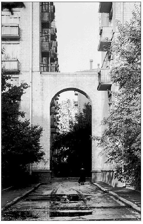 143 Арка в жилом квартале между Ленинским проспектом и ул Коперника 1950е - фото 154