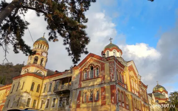 Новоафонский монастырь Среди самых популярных достопримечательностей - фото 11