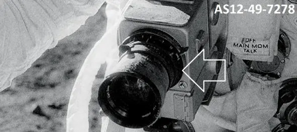 Сам цвет корпуса фотокамеры сложно назвать серебристой и зеркальной Следующий - фото 72