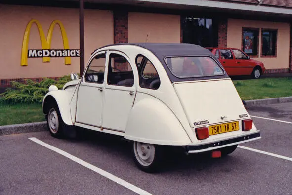 Citroen 2CV6 Special Франция 1997 А ведь внешность и конструкция этих - фото 3