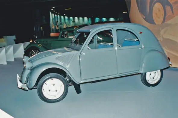 Citroen 2CV AZL из коллекции принца Монако Париж 2002 Уверен окружение - фото 5