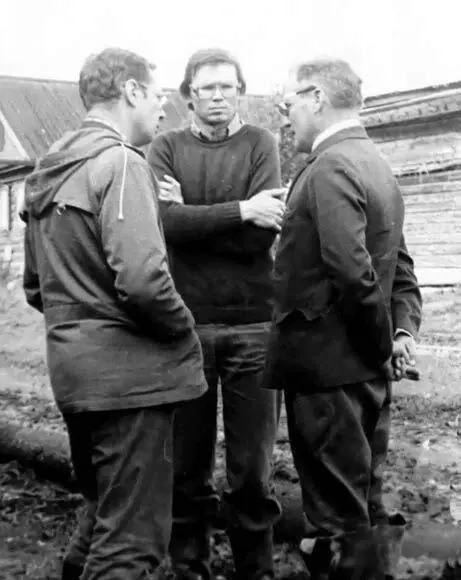 Деревня Большие Галашки сер 1980х гг Слева направо директор заповедника А - фото 147