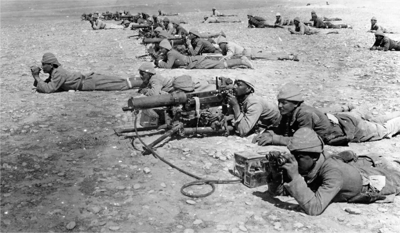 Türkische MGTruppen bei Tel esh Sheria GazaStellung im Jahr 1917 Library - фото 6