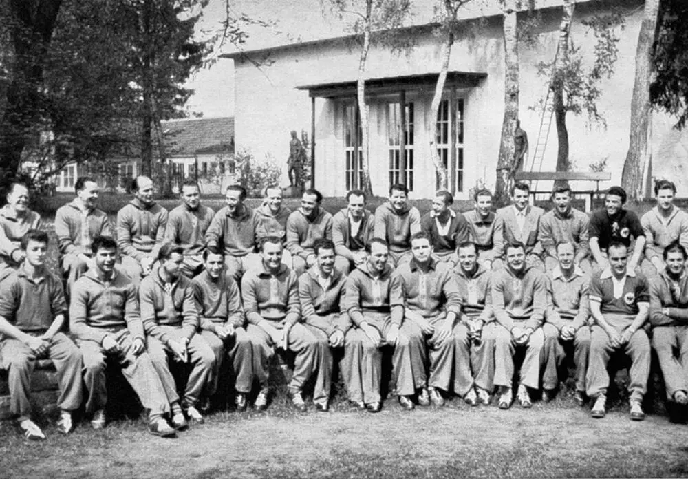 Nur 22 von den in der Sportschule MünchenGrünwald versammelten Spielern kann - фото 23