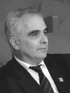 Родился 25 декабря 1960 г в селе Чхороцку Грузия Окончил Московский - фото 32