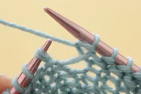 Methode 8 Version 1 Beginnt wie links gestrickte offene Zunahme durch einen - фото 69