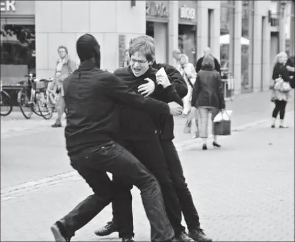 Straßentheateraktion Amnesty überfällt die Stadt der Erlanger Hochschulgruppe - фото 7