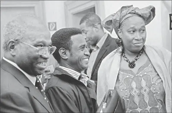 Dr Abdoulayé Diallo Vorsitzender des Euro Guinée e V im Kreise von - фото 6