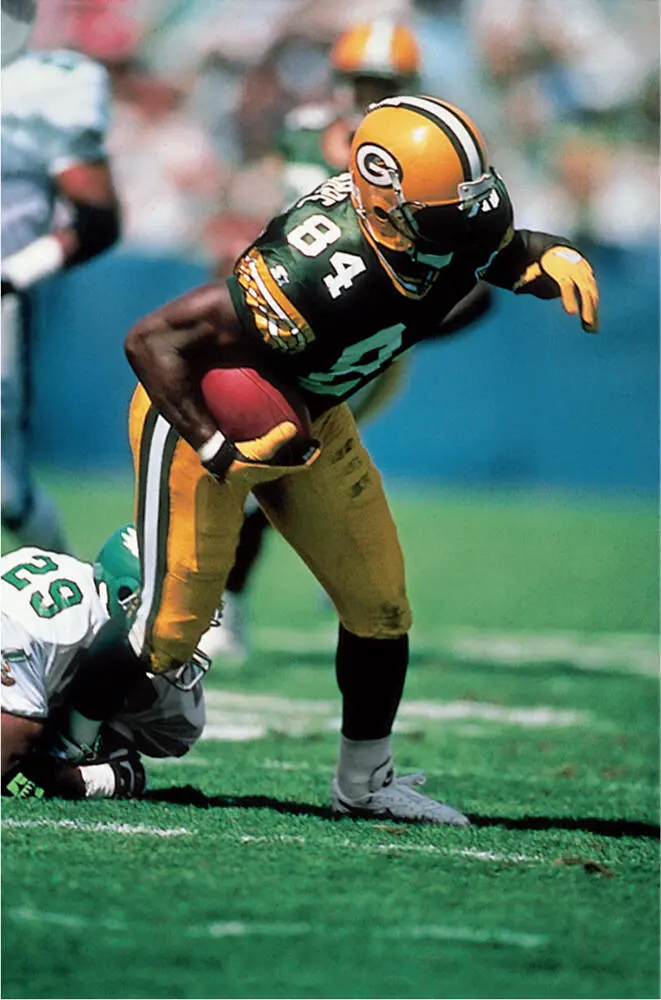Der Lauf des Ballträgers der Green Bay Packers wird hier jäh gestoppt Im - фото 41