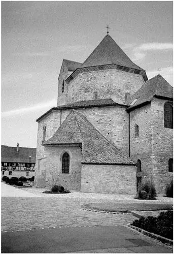Deutlich sichtbar ist bis heute der achteckige Zentralbau der Abteikirche von - фото 7