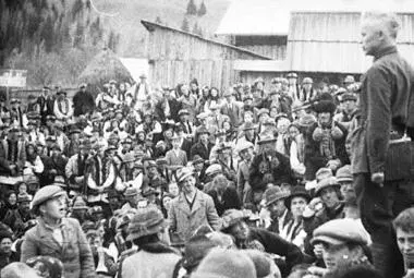 Уже в ті часи щоб завоювати народні симпатії до непопулярних рішень влада - фото 18