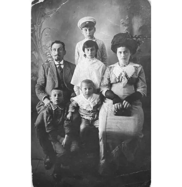 Семья Христофоровых Мариуполь 1914 г Главные герои повествования Николай - фото 4