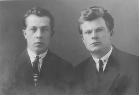 Н Максимов слева и Н Белкин справа Омск 1929 г Среди развлечений тех - фото 54