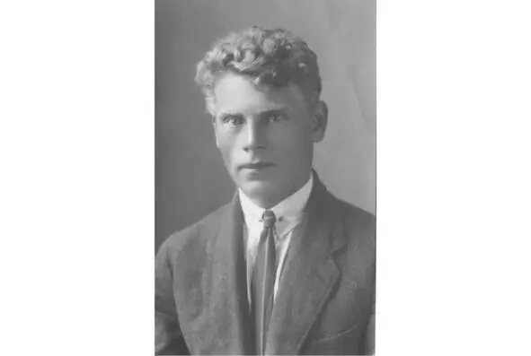 Н Максимов 1928 На обратной стороне написано Другу и однокашнику - фото 65
