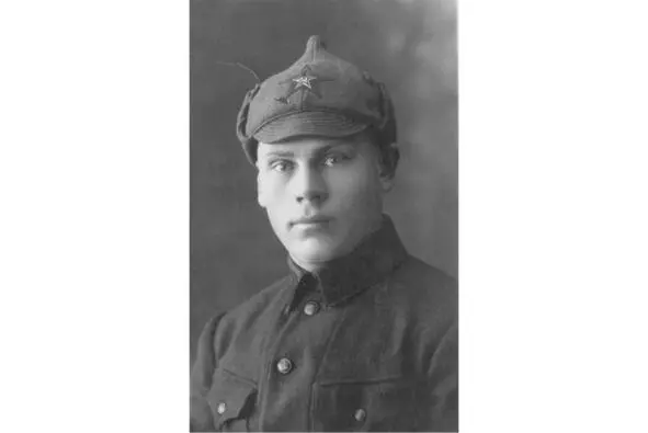 Н Максимов 1928 г Есть несколько фотографий в лаборатории в аудитории все - фото 66