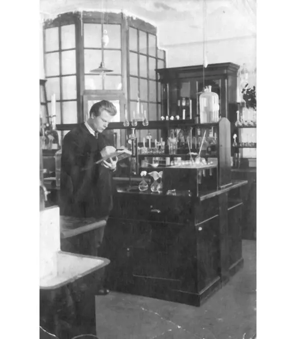 Н И Белкин в лаборатории Омск 1927 г Для тех кто захочет чуть глубже - фото 71