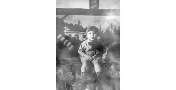 Владлен Омск около 19331934 г Глядя на фотографии представляю себе мирную - фото 79