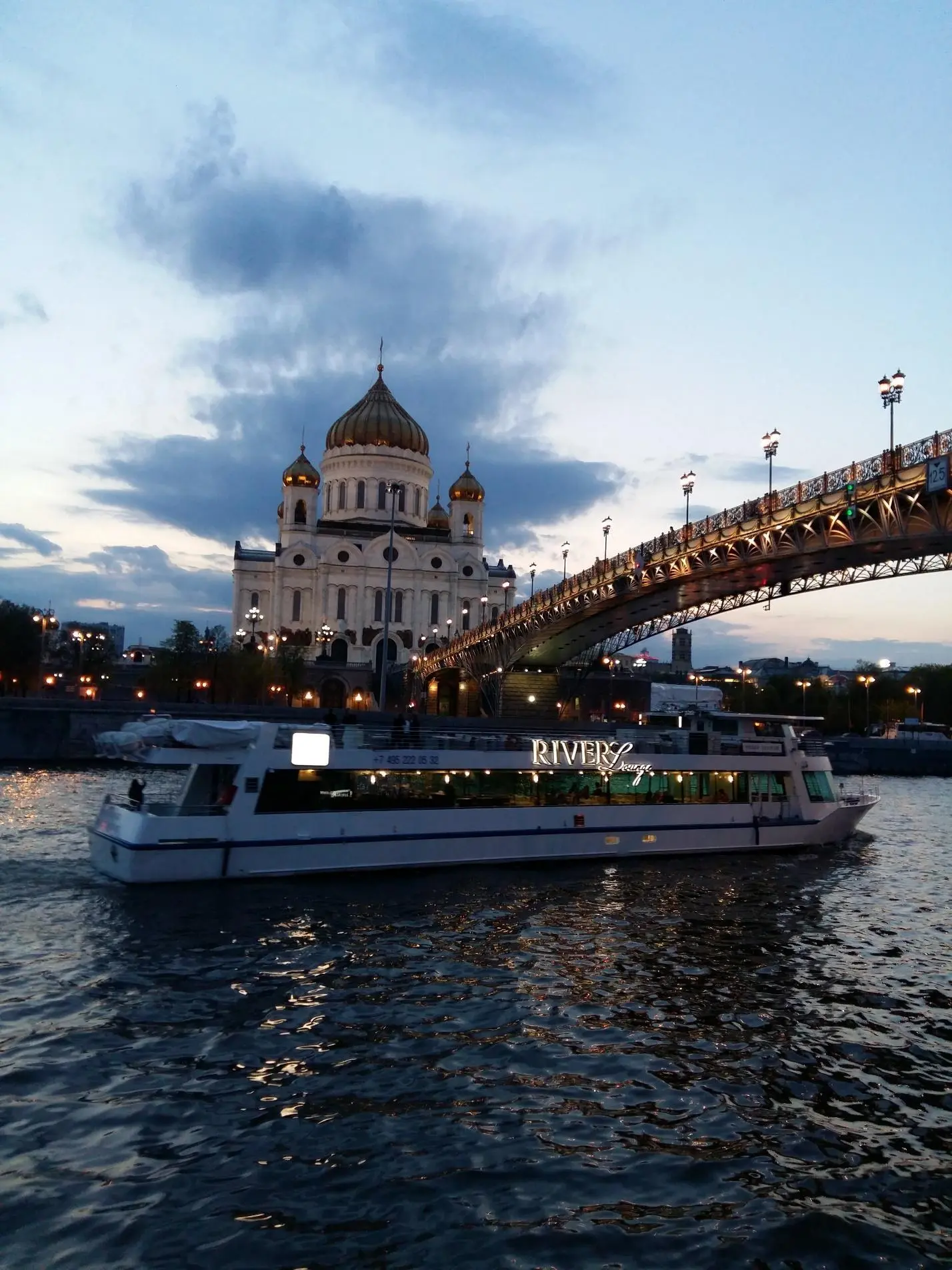 В открытых барах в кафешках у Москвыреки люди одержимы ФУТБОЛОМ Голоса - фото 5