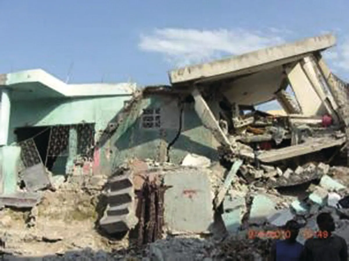 Figure 213Typical damage to lowrise informal building in Port auPrince - фото 14