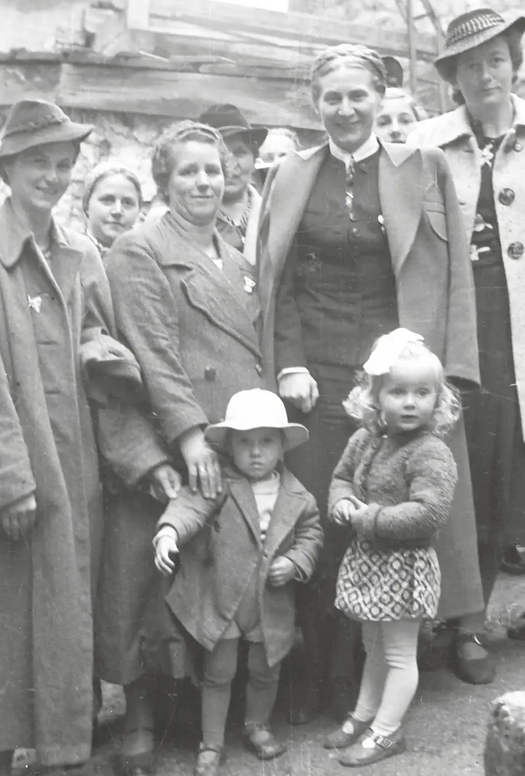 Reichsfrauenführerin Gertrud ScholtzKlink 2vr bei einem Besuch in - фото 15