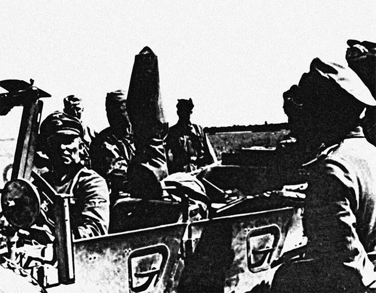 Командир 3го полка Кляйнхайстеркамп Генералполковник Гепнер высказывает свое - фото 11
