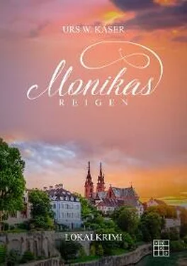 Urs W. Käser Monikas Reigen обложка книги