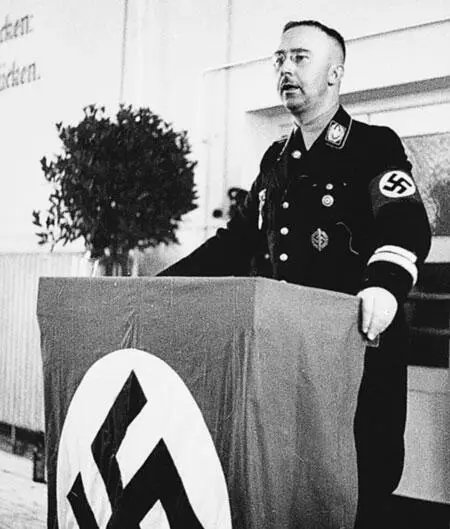 Рейхсфюрер СС Генрих Гиммлер ярый приверженец расовой теории - фото 9