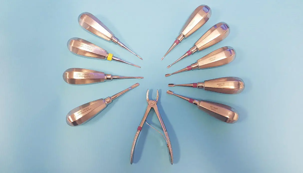 Figure 129 Extraction kit luxators left and elevators right as well as - фото 33