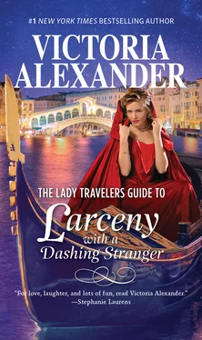 Victoria Alexander The Lady Travelers Guide To Larceny With A Dashing Stranger обложка книги