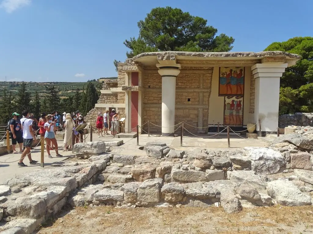 Der monumentale Südeingang des Palastes Weitere spektakuläre Funde folgen das - фото 28