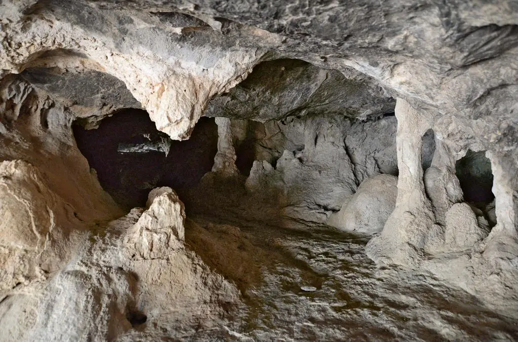 Die Höhle von Mílatos war Schauplatz eines Massakers Vom Parkplatz sind es etwa - фото 68
