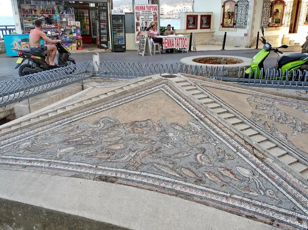 Der römische Mosaikbrunnen in Liménas Chersonísou Fels von Kastrí Wenn man vom - фото 52