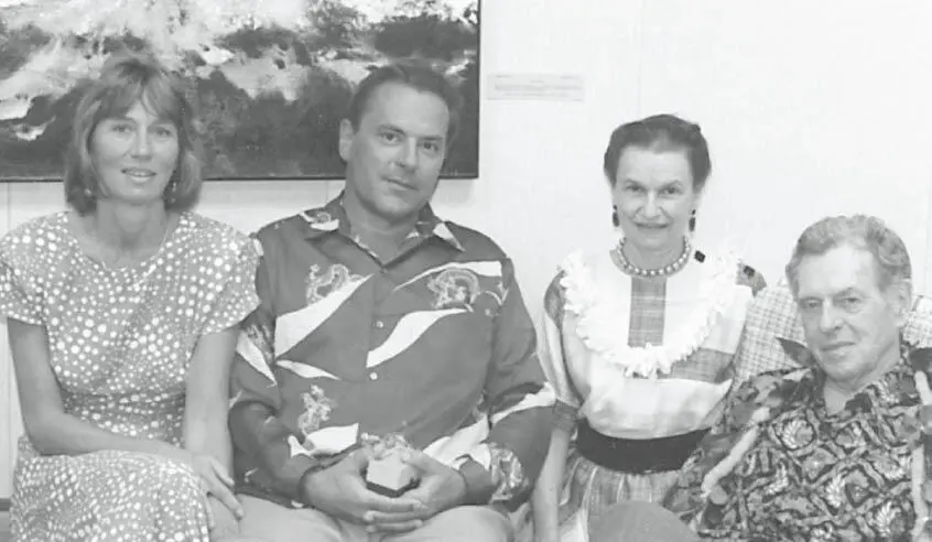 Christina und Stanislav Grof mit Jean Erdman und Joseph Campbell bei einem - фото 17
