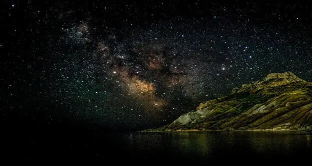 фото Александр Сыроватка Во мраке ночи средь далеких звезд Во мраке ночи - фото 1